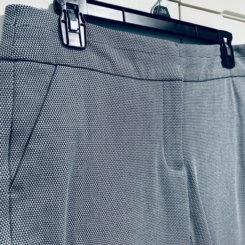 ⬇️Chico’s So Slimming Pant Size 0.5R (6) - Picture 3 of 9